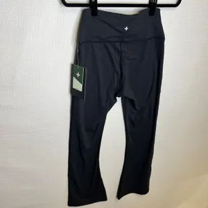 Tuckernuck‎ Black High Rise Compression Millie Yoga Flare Leggings Size M NEW thumbnail 2
