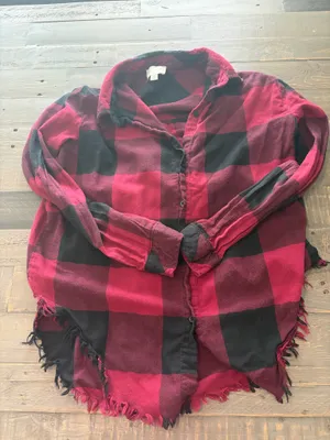 Jun & Ivy Buffalo Plaid Distressed Flannel Shirt Women’s M Red Black Raw Hem thumbnail 1