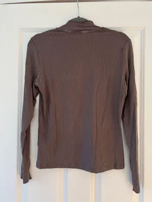 Turtleneck Shirt Size M thumbnail 2
