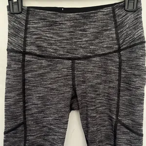 Victoria's Secret VICTORIA SPORT Knockout Capri Womens Leggings Size XS Heather Gray Seaming thumbnail 2