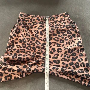 Women’s Lightweight Leopard Print 2 Piece Pant Suit Set Size M NEW thumbnail 11