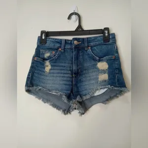 H&M Divided‎ Distressed Denim Shorts Women’s Size 2 thumbnail 2
