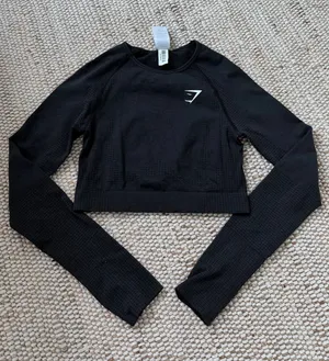 Gymshark Vital Crop Top Size Small in Black thumbnail 1