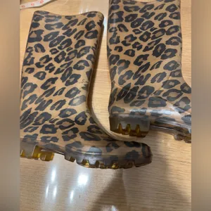 Coach Leopard Print Rubber Rain Boots Size 7 thumbnail 3