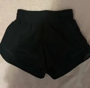 Lululemon Shorts Hotty Hot thumbnail 1