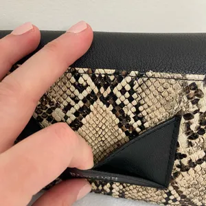 REACTION Kenneth Cole reptile print black magnetic crossbody small purse‎ bag thumbnail 4