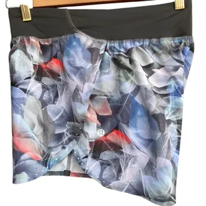Lululemon Fast Free Short 3" Sz 4 Reflective Classic Fit Floral Multi Print Grey thumbnail 4