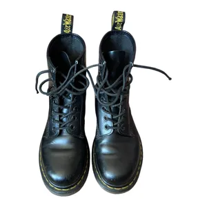 DR MARTENS 1460 Smooth Leather Lace Up Boots Black Ladies size 6 thumbnail 4