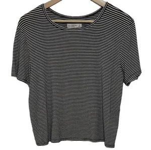 Womens Abercrombie & Fitch Black White Soft Short Sleeve Cropped Top Size Medium thumbnail 1