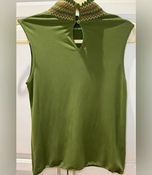 Green Sleeveless Top with Embroidered Neckline Size 2 (S-XS) thumbnail 5