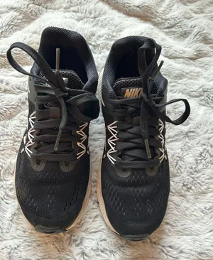 Nike Tennis Shoes thumbnail 2