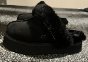 Womens sz6 UGG Disquette Platform Slippers Black Suede Shearling Fur Slides thumbnail 1