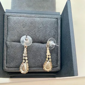 Beautiful Rhinestone Drop Earrings thumbnail 3