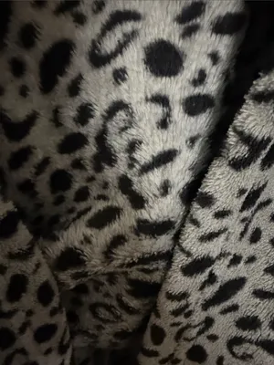 Women's Black & Gray Leopard Sherpa Half thumbnail 4