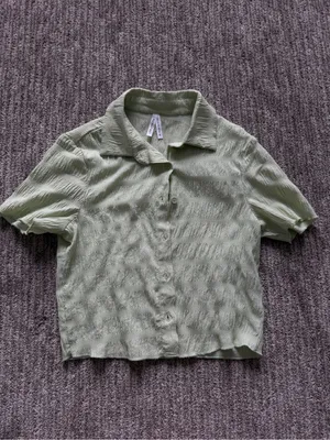 Urban Outfitters Light Sage Textured Button-Down Short Sleeve Top thumbnail 4