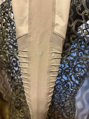 Alo Yoga Leggings thumbnail 4