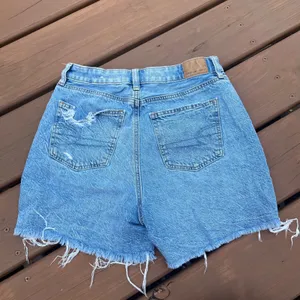 American Eagle Jean Shorts Baggy‎ Mom Short Distressed Cutoff Blue Denim Size 0 thumbnail 2