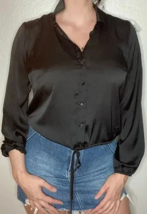 NWT Willow & Clay Satin Cropped Blouse Long Sleeve Top Medium Black thumbnail 1