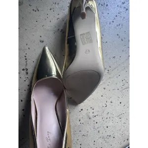 Elisabeth Hang Gold Pumps Heels Size 9.5 thumbnail 5