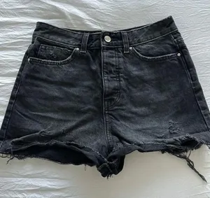 Zara black denim shorts thumbnail 1