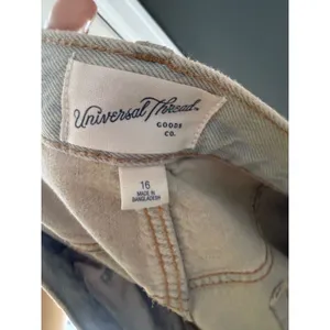 Universal Thread Womens 16 Mid Rise 90s Baggy Jeans Light‎ Wash Button Fly Blue thumbnail 7