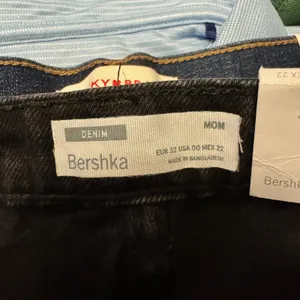 2030 | NWT Bershka Distressed Grunge‎ High Waist Mom Jeans Black Womens Size 00 thumbnail 6