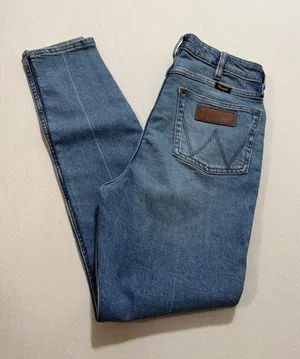 Wrangler Women's Medium Blue Skinny Jeans with Back-Pocket Stitch thumbnail 1
