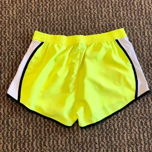 Zone Pro Colorful Top and Bright Yellow Shorts Womens L Used 2 Pieces thumbnail 5