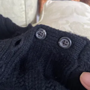Beautiful Ralph Lauren cashmere and wool cable sweater with buttons at the neck thumbnail 2