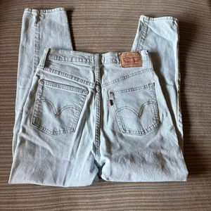 Levi’s high waisted taper jeans 26 light wash thumbnail 6