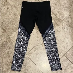 Fabletics Mid-Rise Mesh Powerhold Legging Medium Black Sheer Full Length thumbnail 9