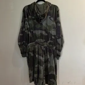 Ashley Stewart Romper.Size 14/16. Camo Velour Drawstring Hoodie Long SL Full Zip thumbnail 11