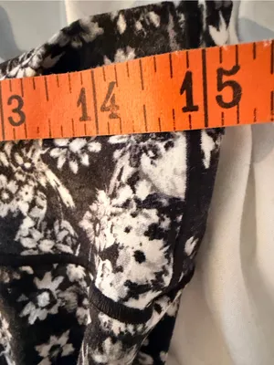 Aerie Offline Real Me Crossover Cut Out 7/8 Leggings Black White Floral Hi Rise thumbnail 5