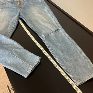 Alice + Olivia AO.LA Good highrise exposed button lightwash distressed jeans, 27 thumbnail 12