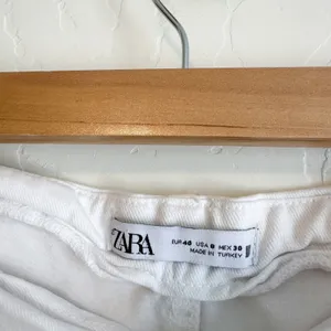 Zara | High‎ Waist Cropped Wide Leg Denim Jeans in White thumbnail 5