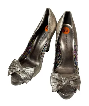 MADDEN‎ GIRL Silver Block High Heels with Open Toe & Bow Accent, Size 9.5 thumbnail 1