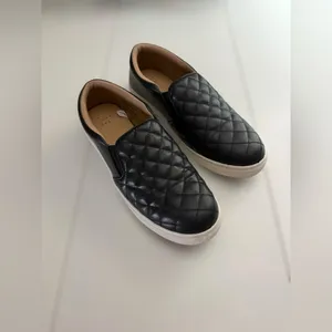A New Day Black Quilted Slip-On Loafers thumbnail 2