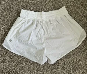 Lululemon Hotty Hot High-Rise Lined Short 2.5" thumbnail 4