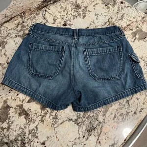 Women’s Blue Old Navy Size 2 Jean Shorts thumbnail 2