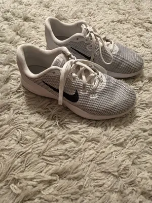 Nike Women's White and Black Knit Training Sneakers Size 6.5 thumbnail 3