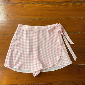NWT Show Me Your Mumu Great Wrap Shorts Strawberry Shortcake Gingham Skort XS💛 thumbnail 3