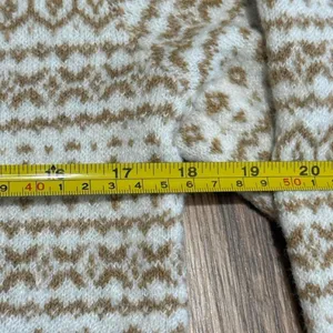 American‎ Eagle Fair Isle Cropped Sweater Tan Cream V-Neck Knit Size Medium thumbnail 4