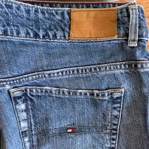 Tommy Hilfiger | wide leg capri jeans, distressed, medium | size 12 thumbnail 9