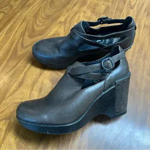 Dansko Franka Wedge Booties Brown Leather Cutout Heel Clogs Strap size 39 thumbnail 2