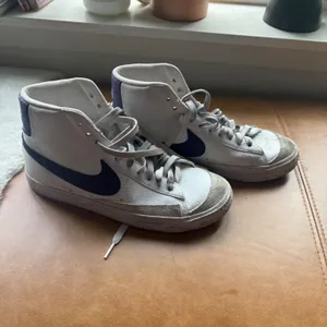 Nike Blazer Mid 77 White Purple Leather‎ High Top Sneakers Size 7Y/8.5 Womens thumbnail 4