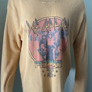 The Vinyl Icon Def Leopard Waffle Knit Top thumbnail 2
