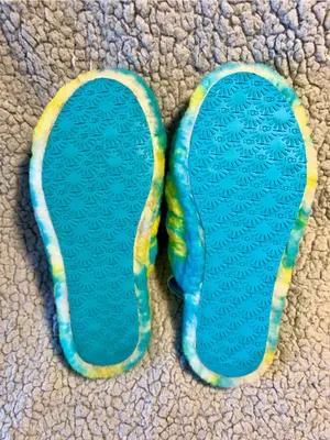 UGG Fluff Yeah Slide Tie Dye Blue Yellow Size 6Y (Fits Women’s 8) - EUC. thumbnail 9