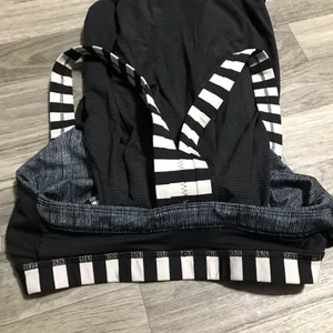 Lululemon Black and White built in bra; size 6 thumbnail 7