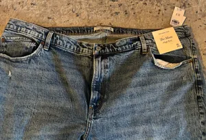 Abercrombie & Fitch The Mom High Rise distressed jeans woman’s size 22R/36 NWT thumbnail 3
