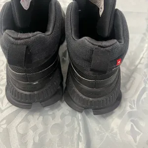 On Running women’s athletic Black Waterproof Trail Sneakers size 7.5 thumbnail 9